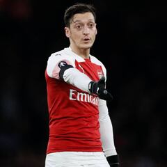 Özil se niega a ir cedido al PSG y James se convierte en objetivo