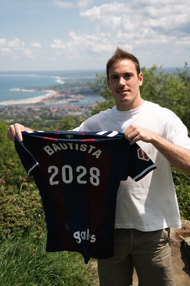 Bautista renueva con el Eibar hasta 2028