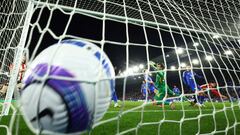 Tubi suma dos narradores para transmisiones de Premier League en México