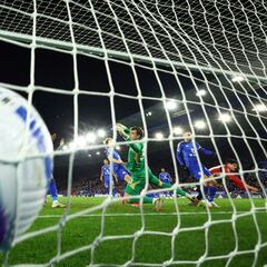 Tubi suma dos narradores para transmisiones de Premier League en México