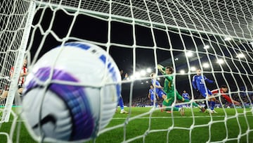 Tubi suma dos narradores para transmisiones de Premier League en México