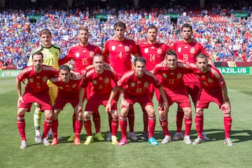 Equipación de la Selección Española en 2014. Fotografía del partido amistoso contra El Salvador en Washington.