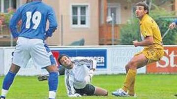 <b>SEIS GOLES, SEIS SOLES. </b>Aníbal Matellán demostró ayer que sabe defender a la perfección, pero no renuncia a marcar goles.