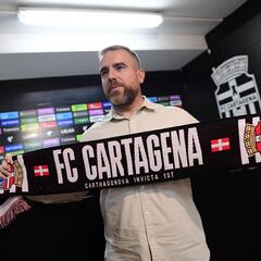 Javi Rey: “Quiero devolver al Cartagena a Segunda”
