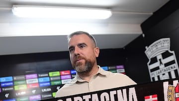 Javi Rey, presentado como nuevo entrenador del FC Cartagena.