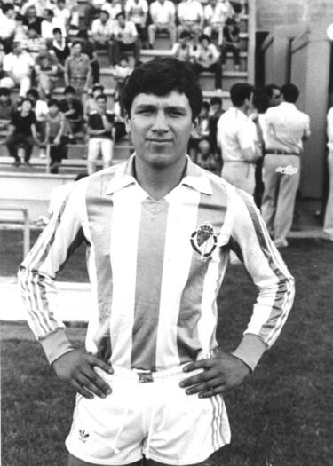 Jugó con el Valladolid de 1983 a 1987 y regresó de 1997 al 2002.