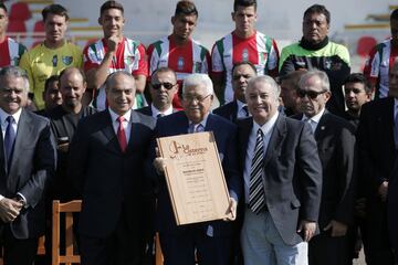 Mahmoud Abbas visitó al plantel de Palestino durante la jornada de hoy. Estas fueron las mejores postales que dejó el encuentro.
Javier Torres/Photosport