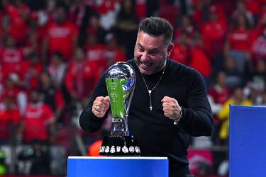 Antonio Mohamed se mete a la conversación de Raúl Cárdenas