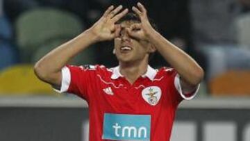 <b>PROTAGONISTA. </b>Salvio celebró así el lunes el primer gol del Benfica.