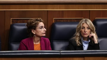 La vicepresidenta primera y ministra de Hacienda, María Jesús Montero (i) y la vicepresidenta segunda y ministra de Trabajo, Yolanda Díaz (d), durante una sesión plenaria en el Congreso de los Diputados, a 20 de marzo de 2025, en Madrid (España). PP, Vox, Junts y PNV pueden finiquitar la protección del lobo al norte del Duero en el Congreso de los Diputados. La Cámara Baja vota si incorporar o rechazar las más de 40 enmiendas incluidas por el Senado al Proyecto de Ley de prevención de las pérdidas y el desperdicio alimentario. Una de ellas, propuesta por el PP en la Cámara Alta y apoyada por Vox, Junts y PNV, supone la rebaja de la protección del lobo.
20 MARZO 2025;CONGRESO;LOBO;DIPUTADOS
Eduardo Parra / Europa Press
20/03/2025