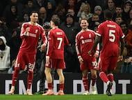 Soccer Football - Premier League - Tottenham Hotspur v Liverpool - Tottenham Hotspur Stadium, London, Britain - December 20, 2025 Liverpool's Hugo Ekitike celebrates scoring their second goal with teammates REUTERS/Dylan Martinez EDITORIAL USE ONLY. NO USE WITH UNAUTHORIZED AUDIO, VIDEO, DATA, FIXTURE LISTS, CLUB/LEAGUE LOGOS OR 'LIVE' SERVICES. ONLINE IN-MATCH USE LIMITED TO 120 IMAGES, NO VIDEO EMULATION. NO USE IN BETTING, GAMES OR SINGLE CLUB/LEAGUE/PLAYER PUBLICATIONS. PLEASE CONTACT YOUR ACCOUNT REPRESENTATIVE FOR FURTHER DETAILS..