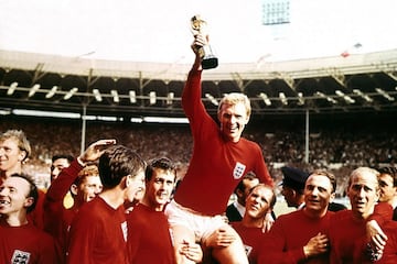 El legendario capitán de la selección inglesa alzó la Jules Rimet en 1966. Jugó dos Mundiales: Inglaterra y México. 