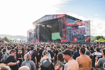 Viveiro se transforma en la meca del metal con Slipknot, Judas Priest y KoRn. Guitarras, pogos y energía sin límites en la costa gallega.