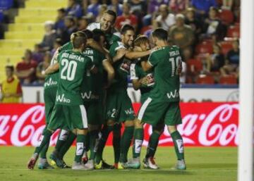 Alegría de los jugadores del Eibar por el gol 0-2