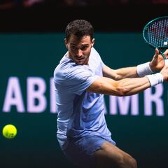 Un gran Martínez aprovecha el bajón de Rune y se cita con Alcaraz