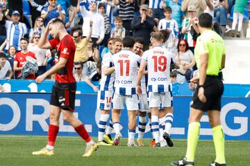 Darko, Juan Cruz y Diego García celebran el gol de Miguel (en el centro sonriente) al Mirandés.