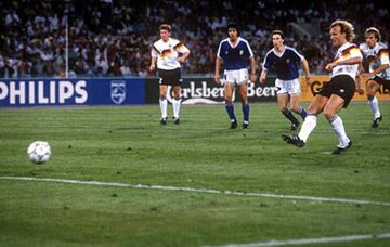 Andreas Brehme - Final de Italia 1990, Alemania vs. Argentina: Penalti dudoso contra Argentina señalado por el árbitro mexicano Edgardo Codesal. Fue clave para el título de Alemania Occidental por tercera vez en la historia.
