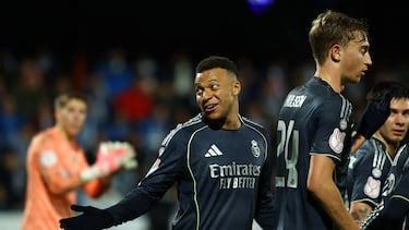 Soccer Football - Copa del Rey - Round of 32 - Talavera de la Reina v Real Madrid - Estadio El Prado, Talavera de la Reina, Spain - December 17, 2025 Real Madrid's Kylian Mbappe celebrates their second goal, an own goal scored by Talavera de la Reina's Manuel Farrando REUTERS/Susana Vera TPX IMAGES OF THE DAY