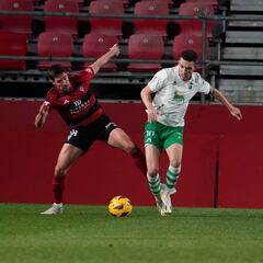 Los porteros y los postes evitan los goles en Anduva