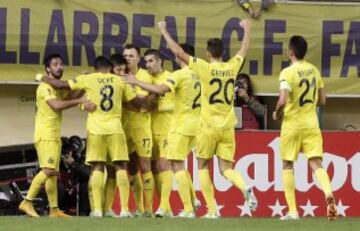 Los jugadores del Villarreal celebran el 1-0 del delantero argentino Luciano Vietto.