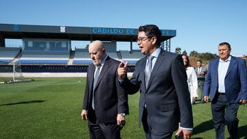 GRAFCAN2401. LA LAGUNA (TENERIFE), 16/11/2022.- Los presidentes del Cabildo de Tenerife, Pedro Martín (d); y del CD Tenerife, Miguel Concepción (i), inauguraron este miércoles en La Laguna (Tenerife) las nuevas instalaciones de la Ciudad Deportiva de la entidad blanquiazul. EFE/Ramón de la Rocha