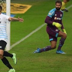 ¡Héroe total! Pinares le dio la primera victoria a Gremio en el Brasileirao