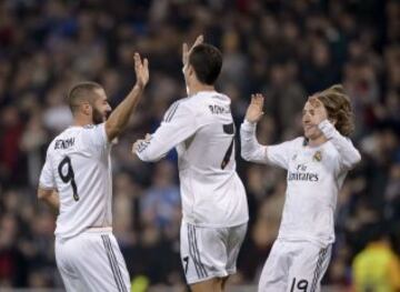 Los jugadores del Real Madrid celebran el gol de Benzema. 1-0.