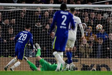 Havertz batió de cabeza a Courtois en el 1-2.