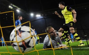 1-1. Kehl anota el gol del empate.