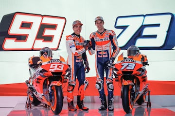 Marc Márquez y Álex Márquez han presentado la que será la nueva moto de Repsol Honda Team para el Mundial de MotoGP 2020 enYakarta (Indonesia).