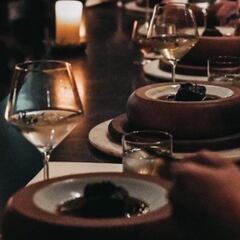 El chef español de los millonarios destapa las manías de los famosos en su restaurante: “Para comprobar que está bien”