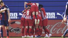 Los jugadores del Atl&eacute;tico celebran el gol de Lemar al Eibar. 