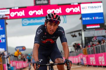 El ciclista colombiano Egan Bernal del Team INEOS Grenadiers ganó la novena etapa del Giro de Italia 2021 y es el nuevo líder de la clasificación general.