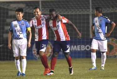 Junior le saca ventaja a Blooming y acaricia los octavos de final