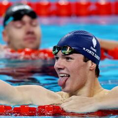 El español que superó a Zhanle, gana con Marchand y eligió nadar con Francia por un libro