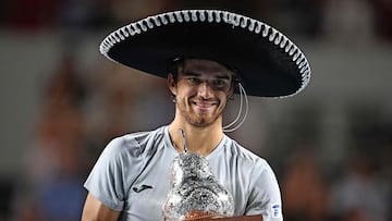 Czech Republic�s Tomas Machac holds up the trophy after beating Spain�s Alejandro Davidovich Fokina during their 2025 Mexico ATP Open 500 men�s singles tennis final match at the Arena GNP Seguros in Acapulco, Guerrero State, Mexico on March 1, 2025. (Photo by CARL DE SOUZA / AFP)
