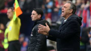 Joaquín Caparrós, durante el Osasuna-Barcelona.