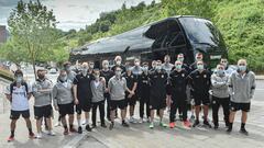 11/06/20 BALONCESTO ACB SALIDA DEL EQUIPO BILBAO BASKET HACIA VALENCIA
 VIAJE
 AUTOBUS