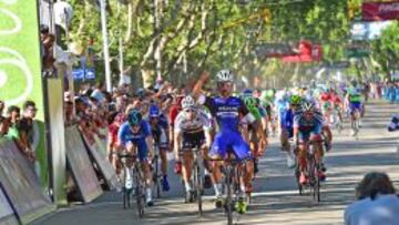 Gaviria vence por delante de Sagan.