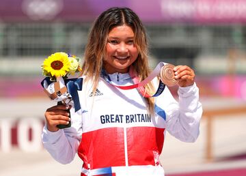 La británica, una de las grandes figuras a nivel mundial del skate, se convirtió en la medallista olímpica más joven de la historia tras ganar el bronce en Skateboard en los Juegos Olímpicos de Tokio 2020 con tan 13 años y 28 días. Sky Brown ya ha anunciado que en los Juegos Olímpicos de París 2024 intentará competir en skate y en surf, uno de los nuevos deportes en la cita parisina.