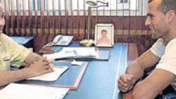 <b>A LA ESPERA. </b>Iván Amaya, durante la reunión que mantuvo con Marsá hace semanas.