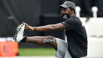 El corredor Christian McCaffrey pasa por una lesión en el hombro que lo mantiene en duda para el duelo en el U.S. Bank Stadium ante los Vikings.