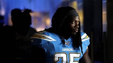 El running back comenzó a tener problemas con Los Angeles desde la campaña 2019, ausentándose por cuatro semanas, y lo llevó a salir del equipo.