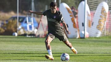 Manu S&aacute;nchez entrenando con el Atl&eacute;tico