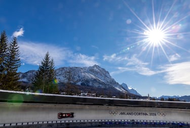 Linda Weiszewski, del equipo polaco, participa en la primera ronda de monobob femenino.