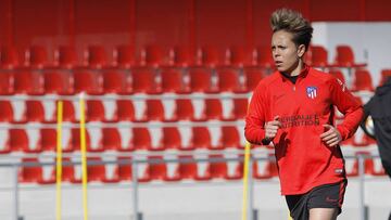 Amanda Sampedro, capitana del Atl&eacute;tico, durante un entrenamiento en la C.D. Wanda de Alcal&aacute;. 