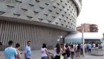 Aficionados en busca de abonos