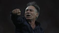 El 'Maestro' Tabárez elogió a Holan por su conquista