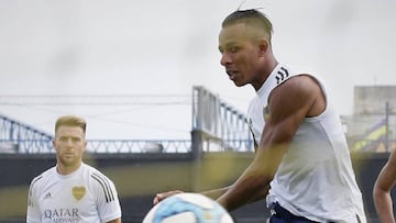 Sebasti&aacute;n Villa durante un entrenamiento con Boca Juniors.