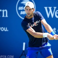 Alarma: Djokovic renuncia al dobles por dolor en el cuello